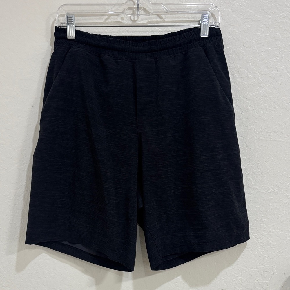 Lululemon Men's Black Athletic Shorts - 9 in